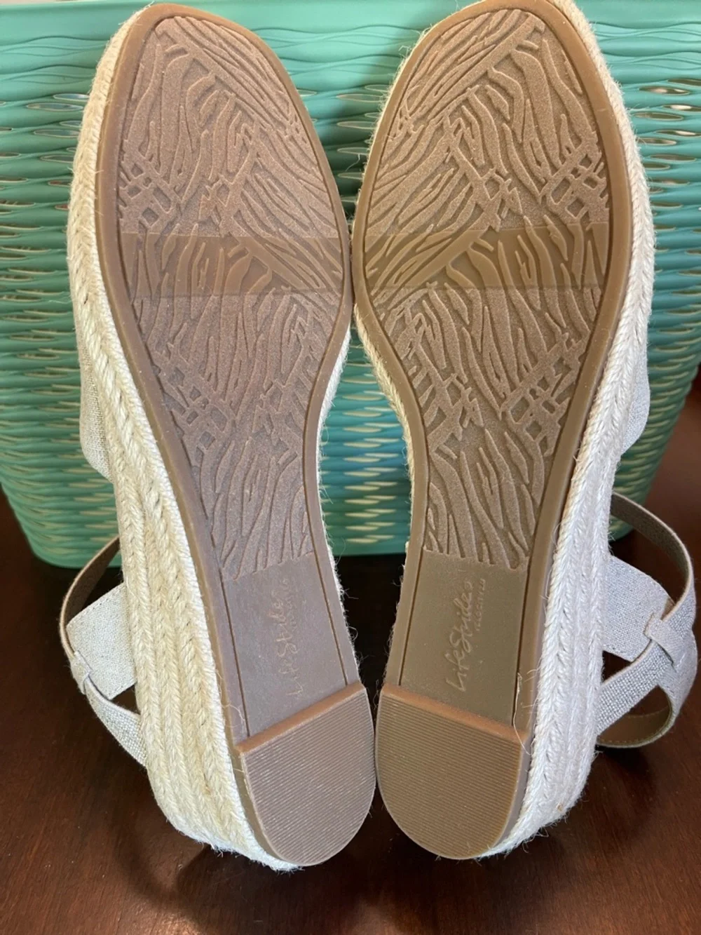 NWOT LifeStride Pilar Women's Wedge Espadrille Shoes, Tan/Gold - SZ 10 - Picture 9 of 9